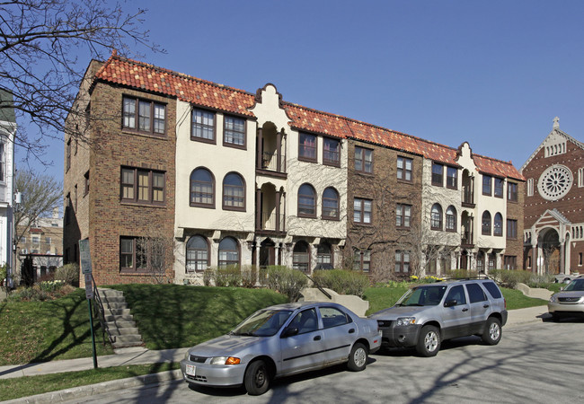 3951-3955 N Farwell Ave in Milwaukee, WI - Foto de edificio - Building Photo