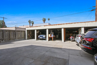 337 N Curson Ave in Los Angeles, CA - Building Photo - Building Photo