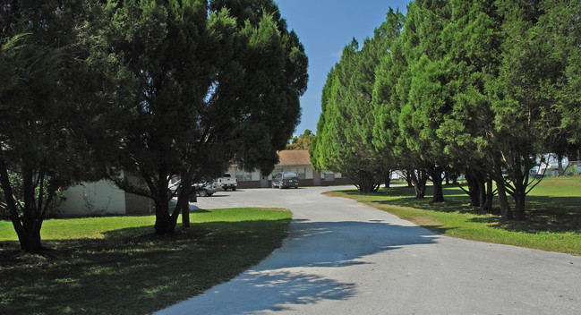 Lake Rousseau Apartments in Crystal River, FL - Building Photo - Building Photo