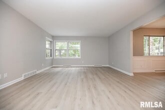 9019 N Locust Ln in Peoria, IL - Building Photo - Building Photo