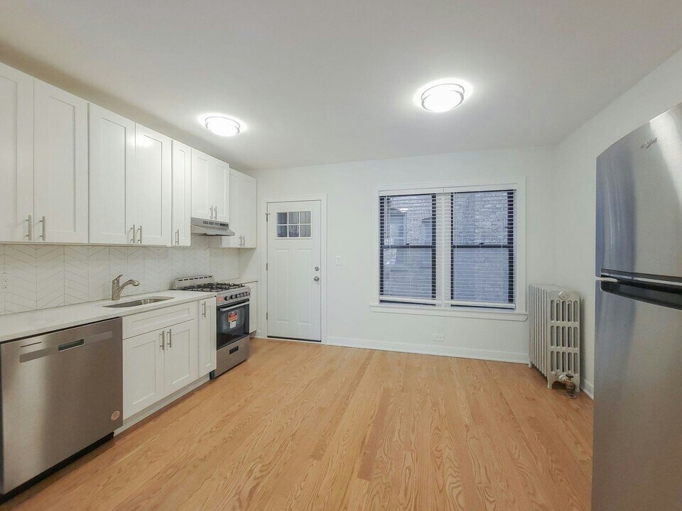 931 1/2 W Sunnyside Ave in Chicago, IL - Building Photo