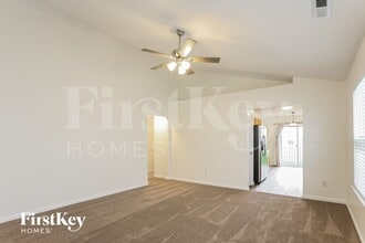 467 Vernon Pl in Westfield, IN - Foto de edificio - Building Photo