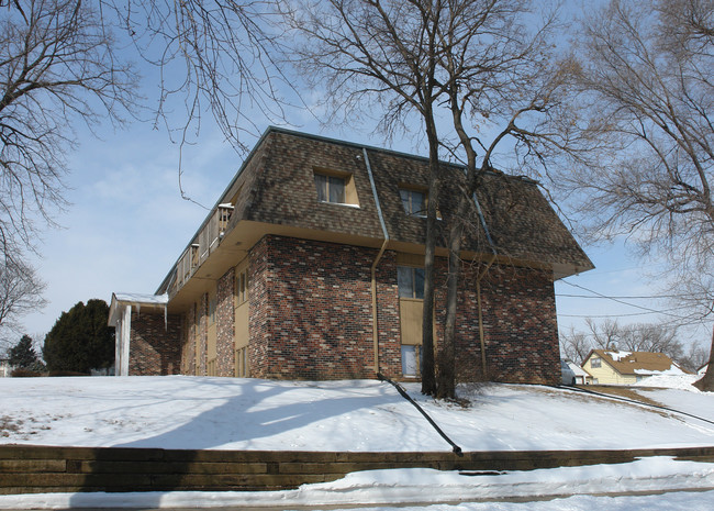 Chalet Apartments in Omaha, NE - Foto de edificio - Building Photo