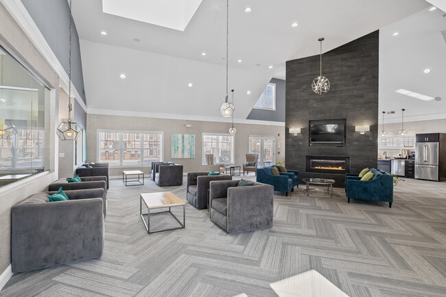 Mayfair Square in Danbury, CT - Foto de edificio - Interior Photo