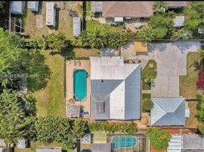 5612 Harding St in Hollywood, FL - Building Photo - Building Photo