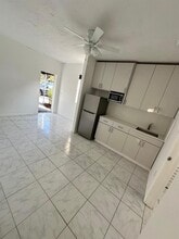 10241 SW 88th St in Miami, FL - Building Photo - Building Photo