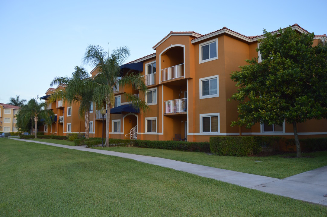 20930 SW 87th Ave in Cutler Bay, FL - Building Photo