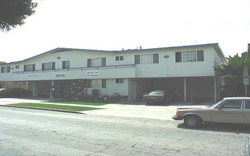 2110 W El Segundo Blvd. in Gardena, CA - Foto de edificio - Building Photo