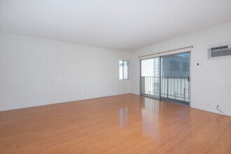 911 W College St-Unit -911 W College St Apt 2 Los Angeles CA 90012 in Los Angeles, CA - Building Photo - Building Photo