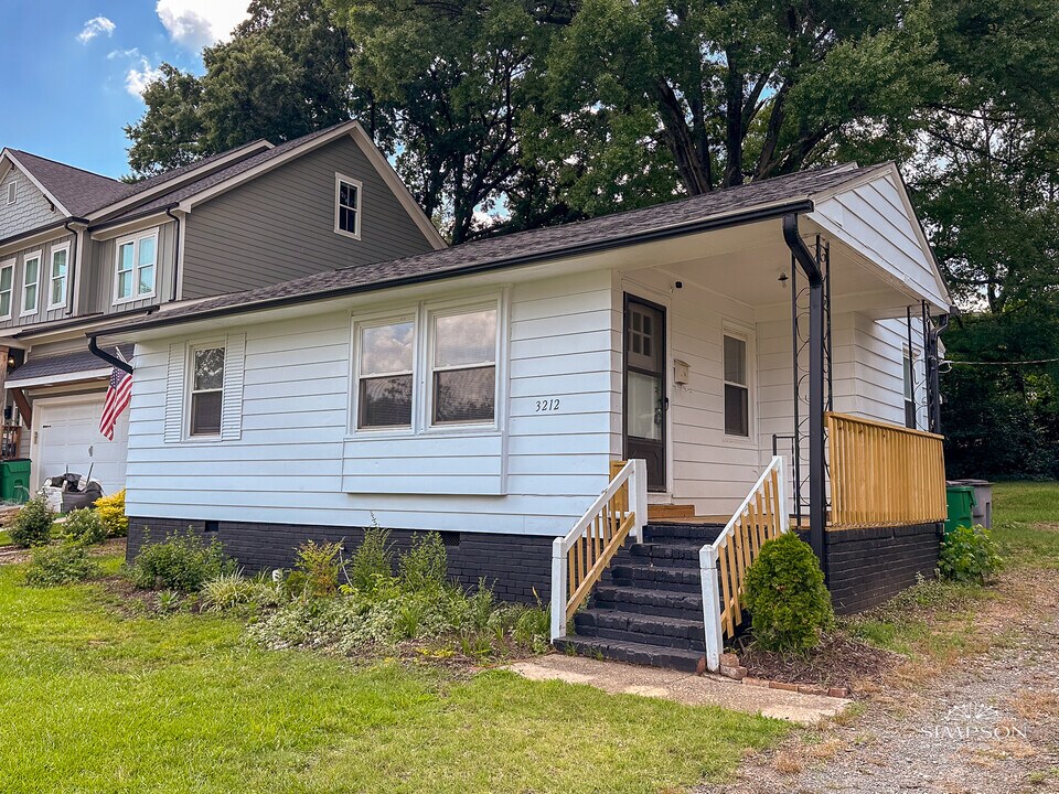 3212 Dexter St in Charlotte, NC - Building Photo