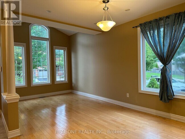 58 Gordon Weeden Rd in Markham, ON - Building Photo - Building Photo