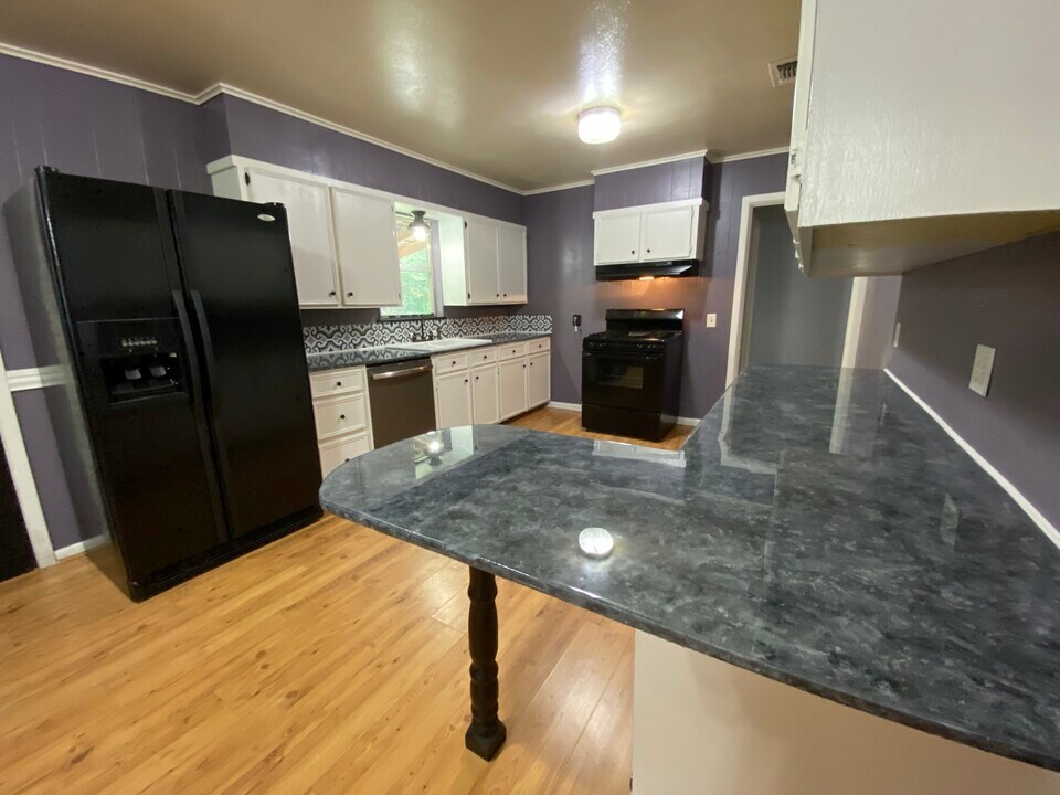 2101 Palmore Rd in Lufkin, TX - Building Photo
