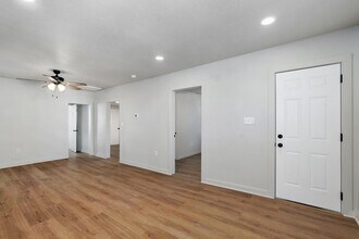 750 S New Ave in Springfield, MO - Building Photo - Building Photo