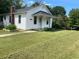 112 Holland Dr in Morganton, NC - Building Photo