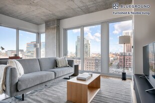 165 N Desplaines St in Chicago, IL - Building Photo