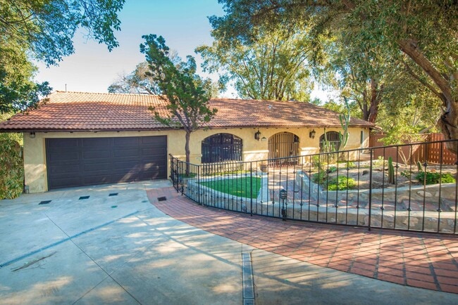 property at 404 S Mohler Dr