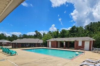 Evangeline Heights Apartments in Phenix City, AL - Foto de edificio - Building Photo