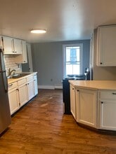 51 Chase St, Unit 2 in Burlington, VT - Foto de edificio - Building Photo