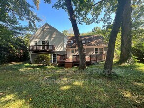 1015 Bridgewater Dr in Greensboro, NC - Foto de edificio - Building Photo