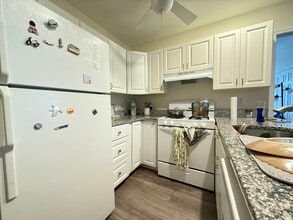 318 Saint Paul St, Unit 4 in Brookline, MA - Foto de edificio - Building Photo