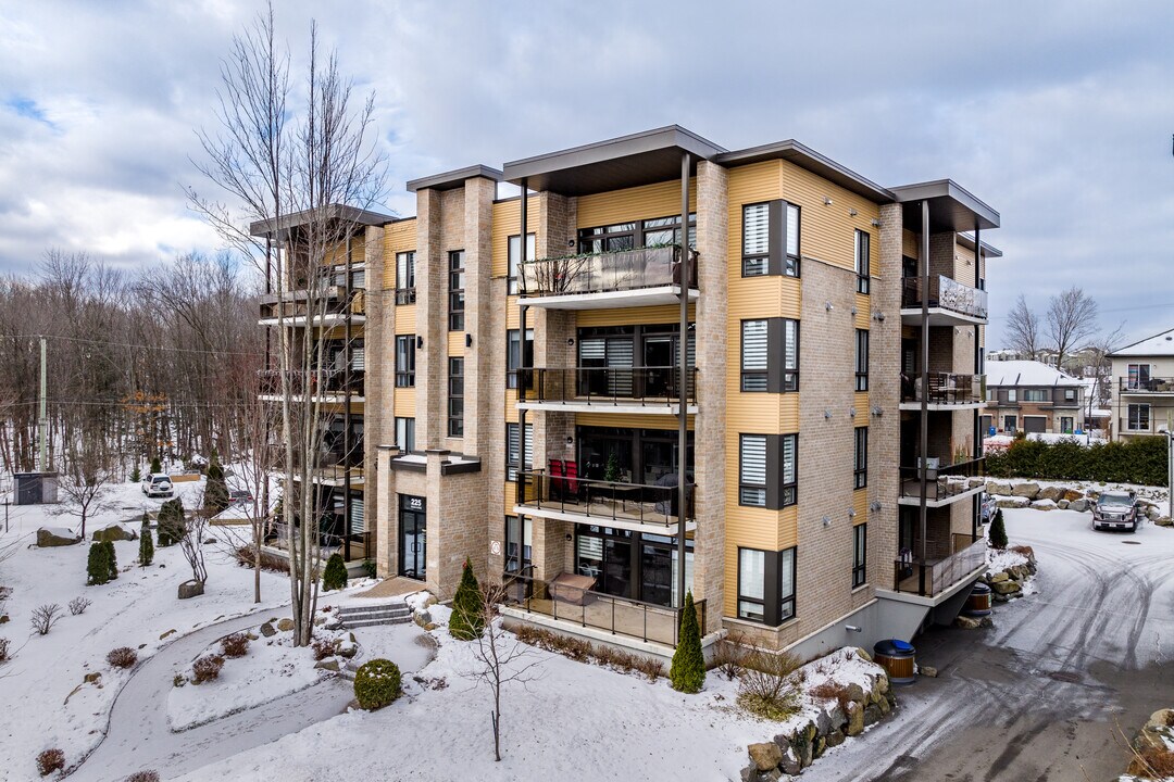 225 Radisson in St-Jérôme, QC - Building Photo