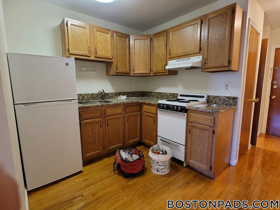 8 Wait St in Roxbury Crossing, MA - Building Photo