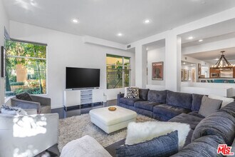 900 N W Knoll Dr in West Hollywood, CA - Building Photo - Building Photo