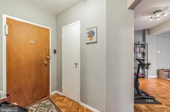 4200 Cathedral Ave NW in Washington, DC - Building Photo - Building Photo