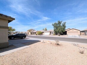 8861 W Paradise Dr in Peoria, AZ - Building Photo - Building Photo