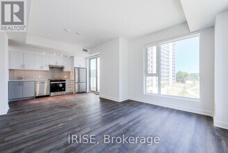 3030 Pharmacy Ave in Toronto, ON - Building Photo - Building Photo