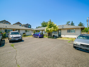 8001 SE Glencoe Rd in Milwaukie, OR - Building Photo - Building Photo