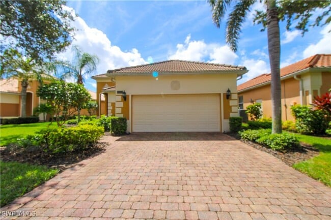 15452 Cortona Way in Naples, FL - Foto de edificio - Building Photo