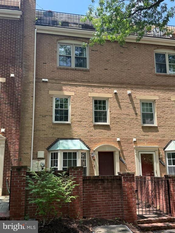 property at 2510 Fairfax Dr