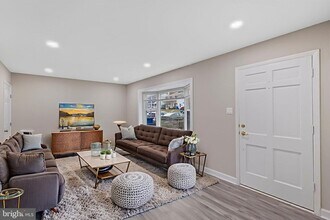 18 W Orndorff Dr in Brunswick, MD - Foto de edificio - Building Photo