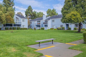 Mosaic Apartments in Pittsburg, CA - Building Photo - Building Photo