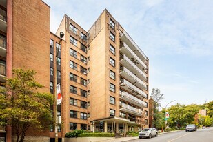Berkshire Golden Square Mile in Montréal, QC - Building Photo
