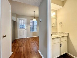 1231 Dallas Dr in Denton, TX - Foto de edificio - Building Photo