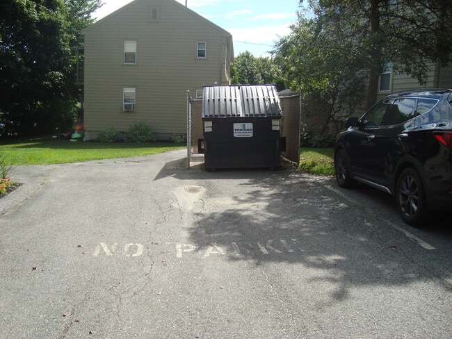 29 Turner St, Unit 3 in Portland, ME - Foto de edificio - Building Photo