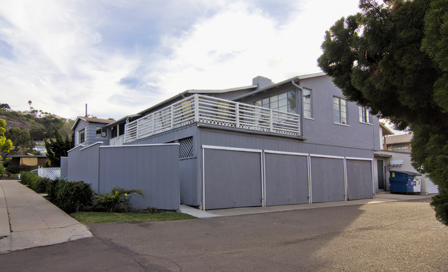 La Jolla/Windansea Apartments in La Jolla, CA - Building Photo - Building Photo