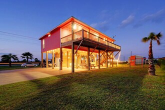 994 Dolly St in Port Bolivar, TX - Building Photo - Building Photo