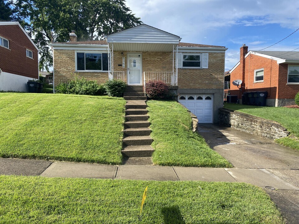 5366 Romance Ln in Cincinnati, OH - Building Photo