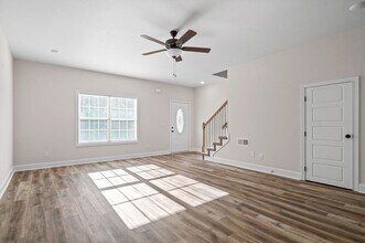 445 Oak St-Unit -C in Clarksville, TN - Foto de edificio - Building Photo