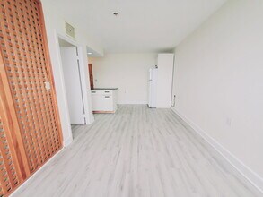 60 Strawberry Hill Ave in Stamford, CT - Building Photo - Building Photo