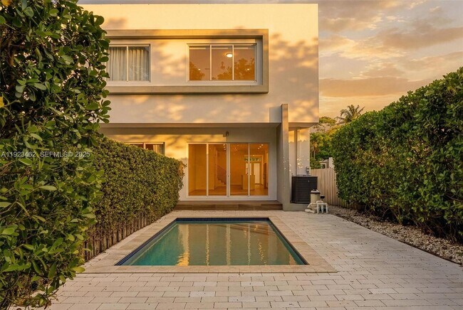 property at 2852 SW 32nd Ct