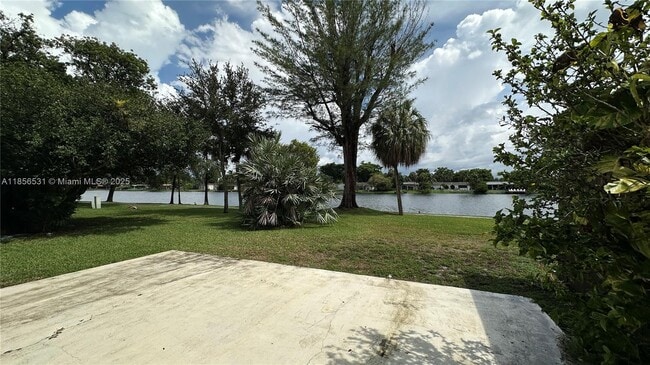 10680 Cherry Ave in Pembroke Pines, FL - Building Photo - Building Photo