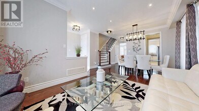 18 Shiner Dr in Richmond Hill, ON - Building Photo - Building Photo