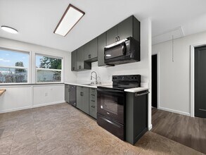 12705 Evanston Ave N in Seattle, WA - Building Photo - Building Photo