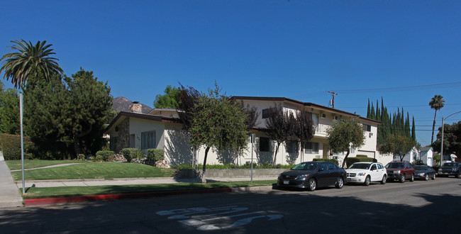 702 E Palm Ave in Burbank, CA - Building Photo - Building Photo