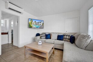 335 Desoto St in Hollywood, FL - Building Photo