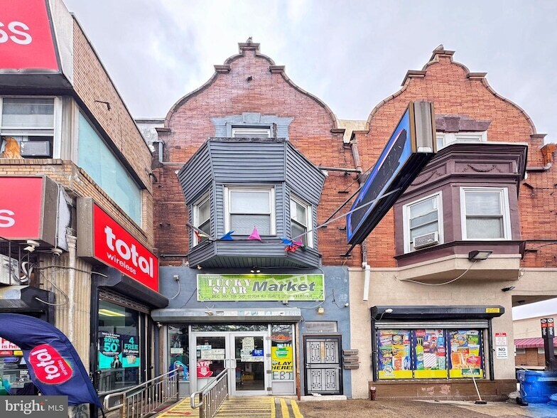 2102 S Broad St, Unit 2 in Philadelphia, PA - Building Photo